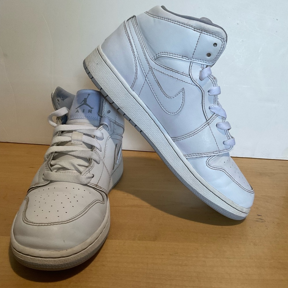 Jordan 1’s mid top white light gray great condition  youth size 5